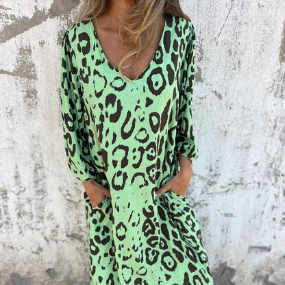 🔔 Festive Season Special: Chill with 78% OFF! 🎄V-Neck Printed Flowy Dress with Pockets