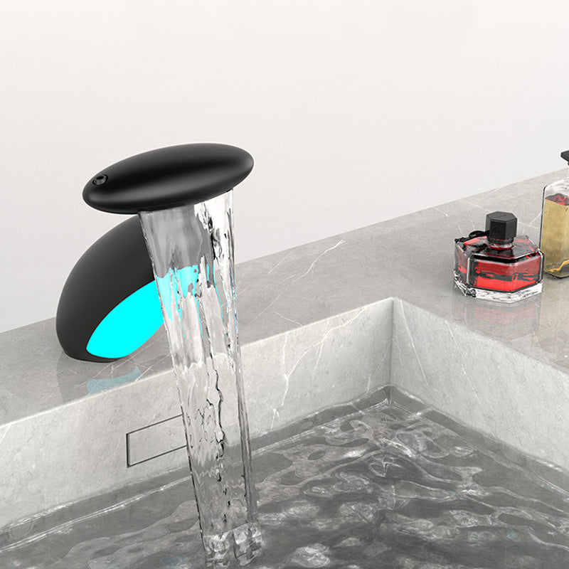 360° Rotating Pull-Out Washbasin Faucet With 4 Water Flow Modes & LED Light